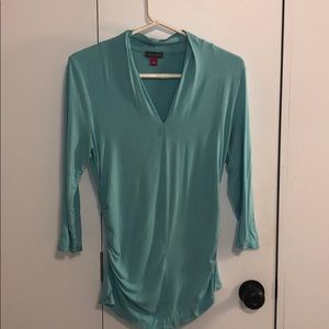 Slouchy v-neck quarter sleeve tee